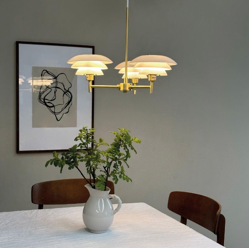 Futurystyczny żyrandol DL20 w skandynawskim stylu w biało-złotej kolorystyce