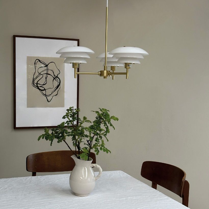 Futurystyczny żyrandol DL20 w skandynawskim stylu w biało-złotej kolorystyce