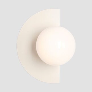 kinkiet-loop-w-kremowym-odcieniu-z-kulistym-kloszem-i-ozdobnym-dyskiem