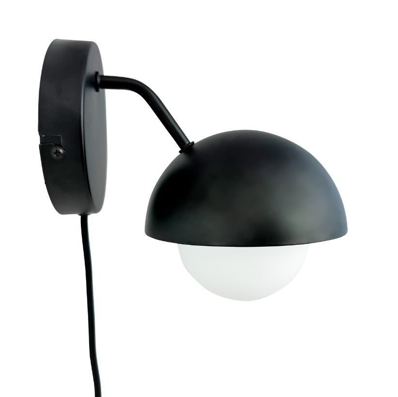 Kinkiet Rose w kształcie kuli w biało-czarnych barwach od Dyberg Larsen