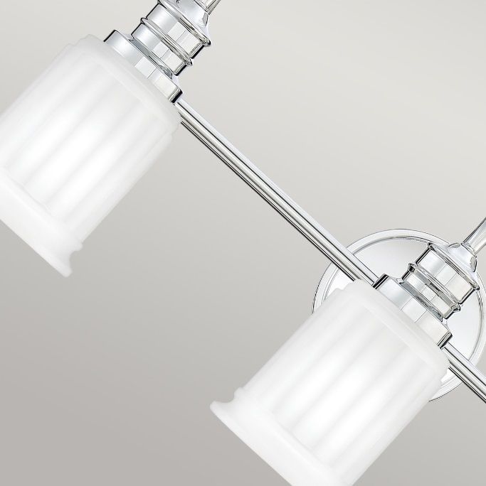 Kinkiet Swell 3 z trzema punktami świetlnymi do łazienki, szklane klosze, stopień ochrony IP44