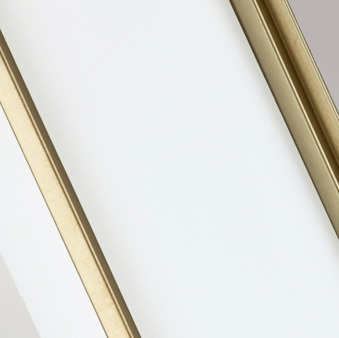 Klasyczny pionowy kinkiet Fusion ze złotym wykończeniem i szklanym kloszem