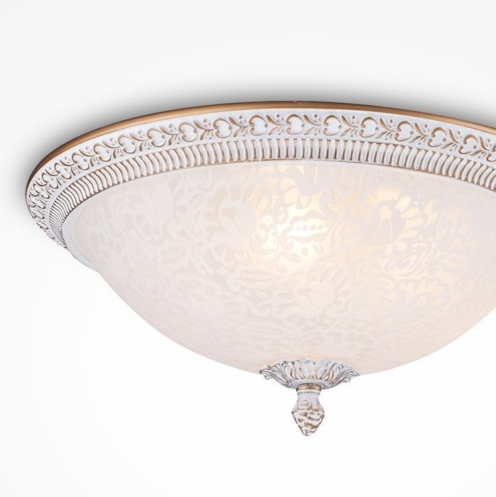 Klasyczny plafon Pascal w prowansalskim stylu z białymi zdobieniami