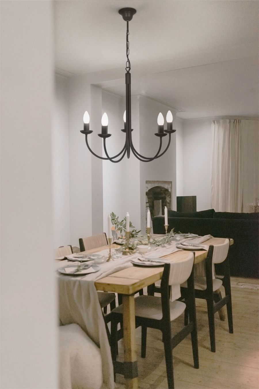 Czarny, 5-punktowy żyrandol Haris w klasycznym stylu rustykalnym