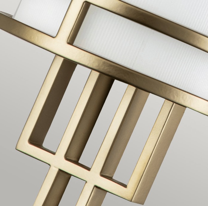 Klasyczny kinkiet Fusion w złotym kolorze z beżowym szkłem