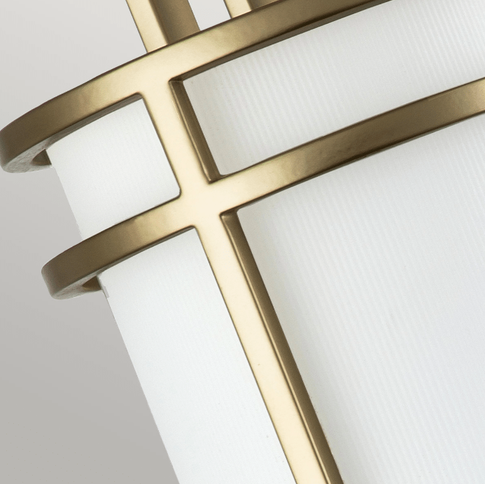 Klasyczny kinkiet Fusion w złotym kolorze z beżowym szkłem