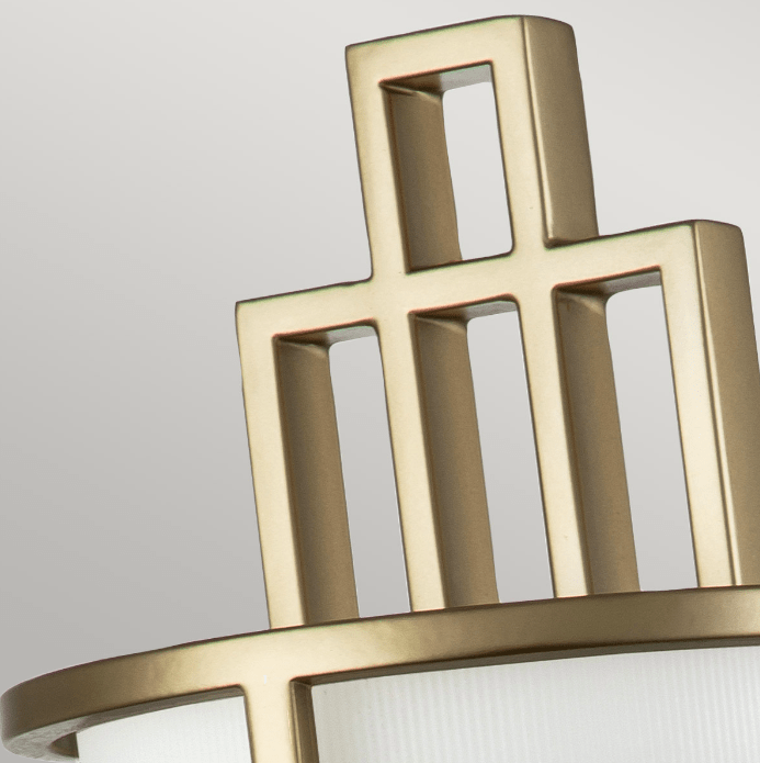 Klasyczny kinkiet Fusion w złotym kolorze z beżowym szkłem