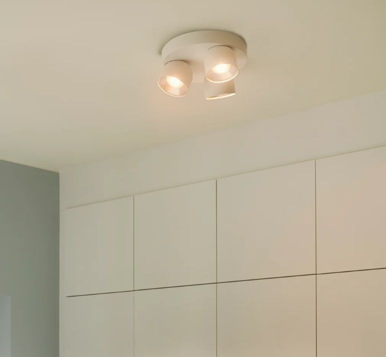 Owalna lampa sufitowa Pitcher 3 wyposażona w ruchome reflektory