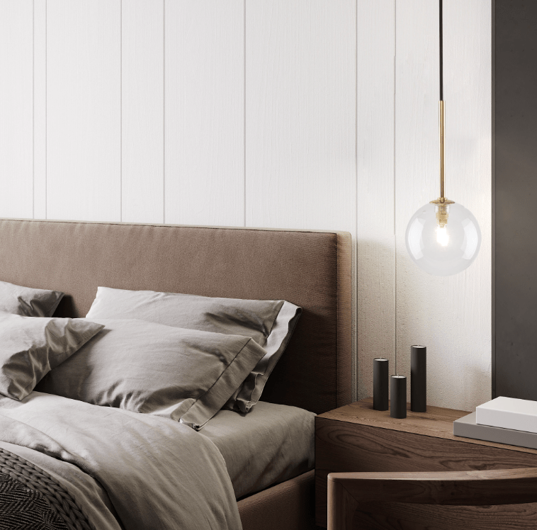 Stylowa lampa wisząca Nilos z przezroczystym kloszem i złotym akcentem