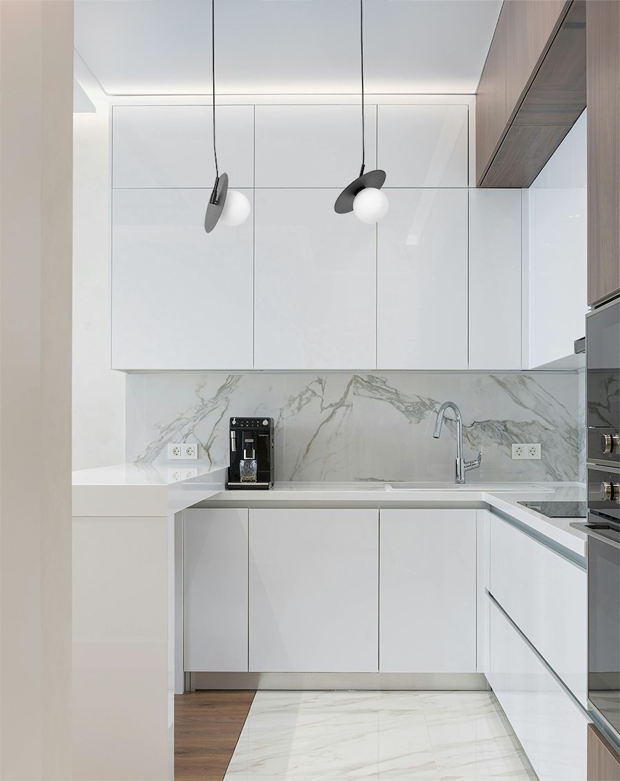 Wisząca lampa Sante S w kolorze czarnym z mlecznym kloszem w kształcie dysku