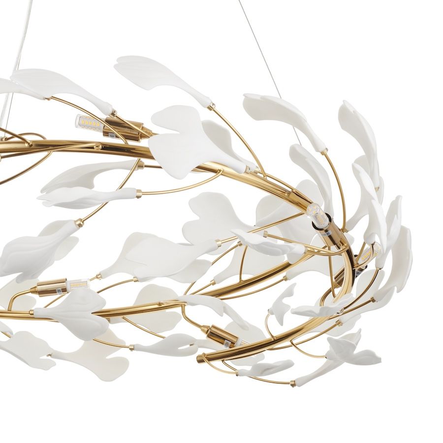 Złota wisząca lampa Botanika 80 z białymi ceramicznymi listkami