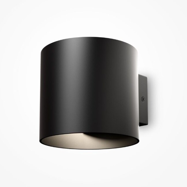 minimalistyczny-kinkiet-rond-w-formie-czarnej-tuby-swiecacej-w-gore-i-w-dol