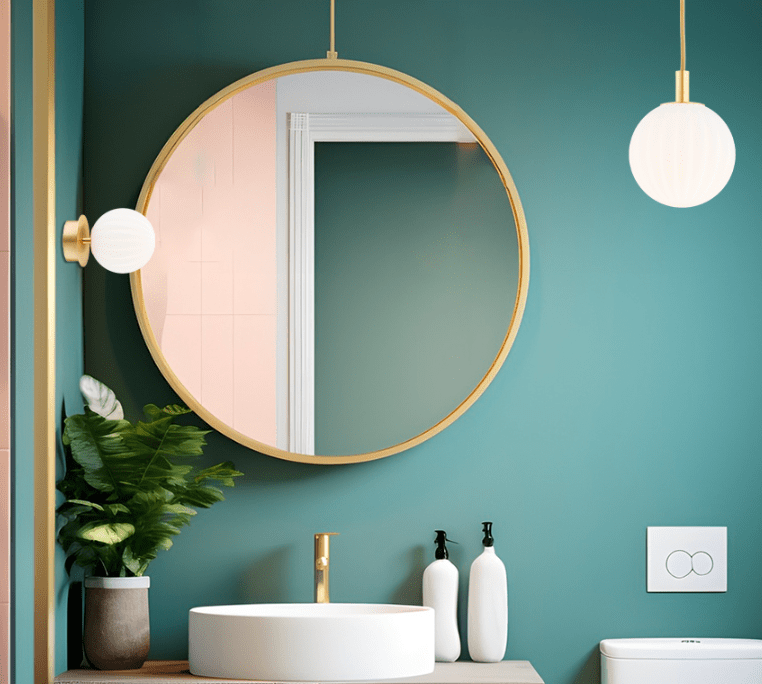 Niewielki biały plafon / kinkiet łazienkowy Paloma w odcieniu mosiądzu