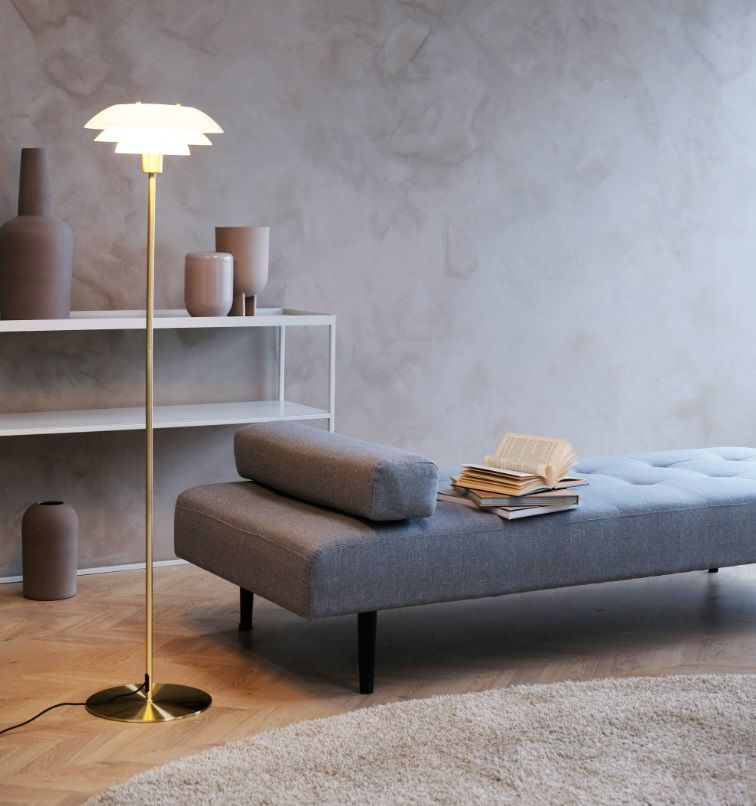 Nowoczesna mosiężna lampa podłogowa DL31 z opalowym szkłem