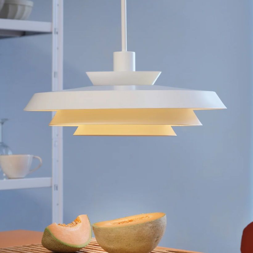 Nowoczesna wisząca lampa DL44 w białym kolorze z płaskim kloszem