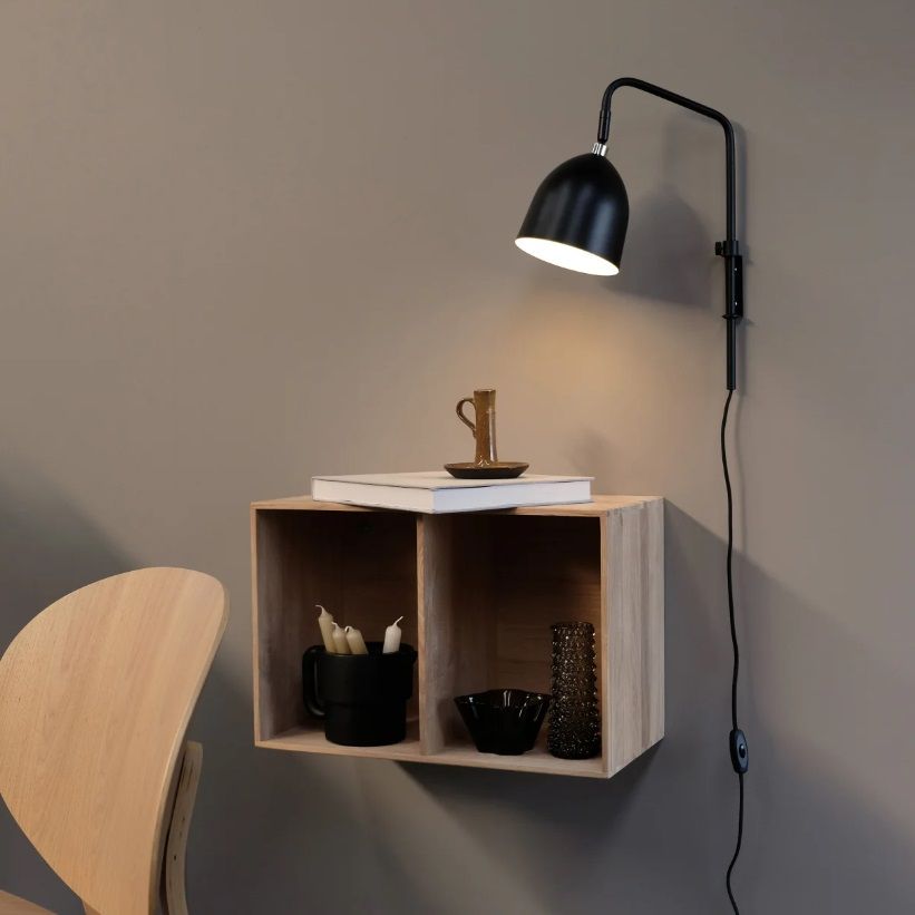 Nowoczesny czarny kinkiet skandynawski Easton z regulowanym ramieniem