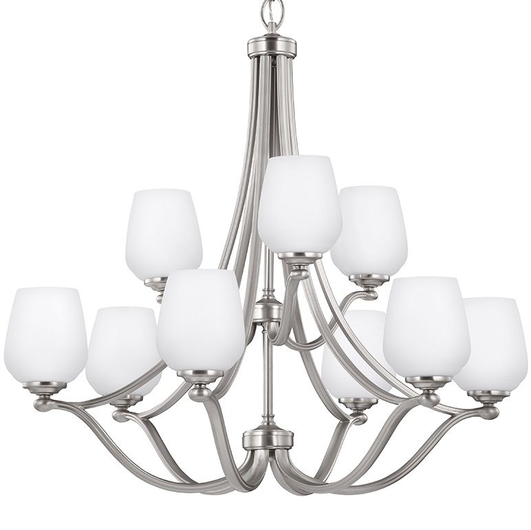 Okazały srebrny żyrandol Vintner 9 z białymi kloszami do salonu