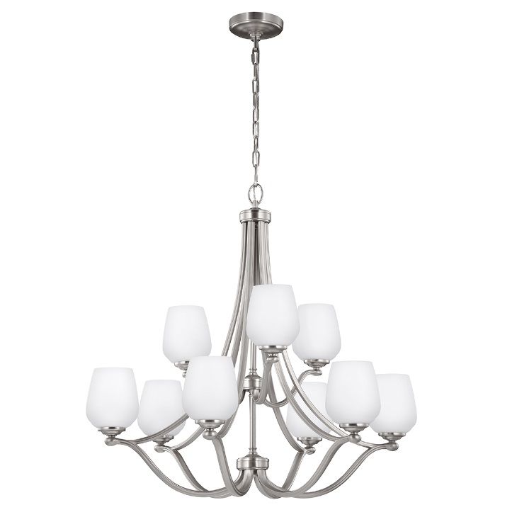 Okazały srebrny żyrandol Vintner 9 z białymi kloszami do salonu