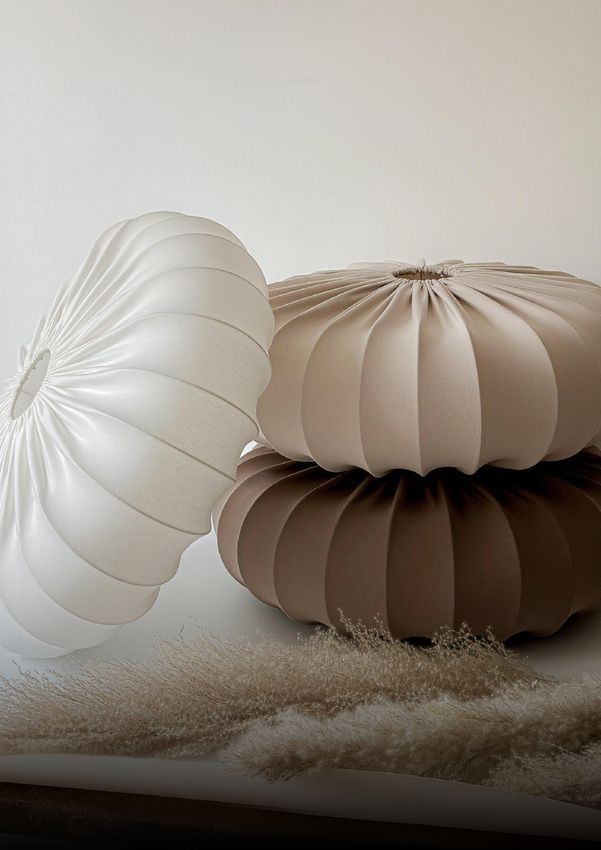 Plisowany, materiałowy żyrandol w kolorze białym Cafee Latte