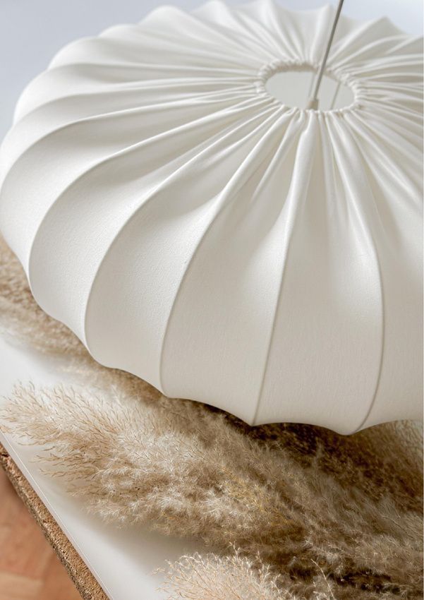 Plisowany, materiałowy żyrandol w kolorze białym Cafee Latte