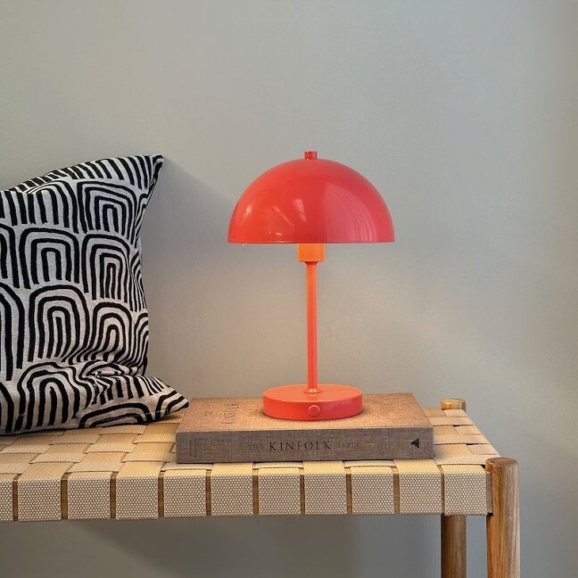 rozowa-lampka-w-ksztalcie-grzybka-do-salonu-stockholm