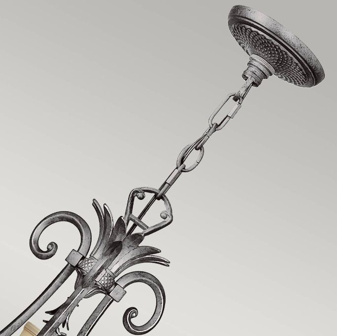 Srebrny żyrandol Plantation z dziesięcioma perłowymi abażurami, idealny do klasycznego salonu