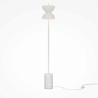 Biała lampa podłogowa Kyoto z marmurową podstawą cylindryczną i charakterystycznym podwójnym kloszem w kształcie klepsydry na smukłym, białym stelażu, zaprezentowana na białym tle.