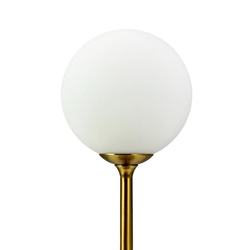 Stylowa lampka stołowa SIA w złotym kolorze z szklaną kulą