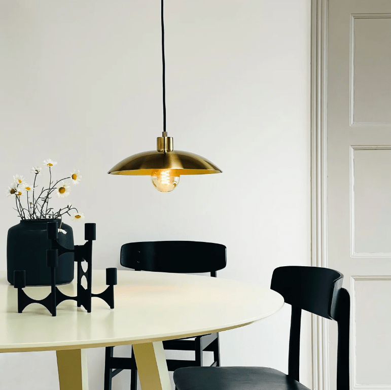 Stylowa złota lampa wisząca Paris inspirowana francuskim designem w mosiężnym wykończeniu