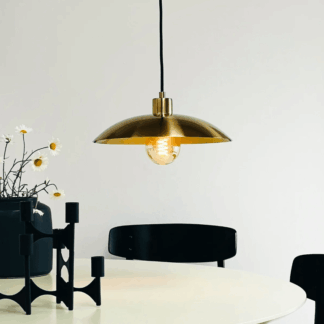 stylowa-zlota-lampa-wiszaca-paris-inspirowana-francuskim-designem-w-mosieznym-wykonczeniu