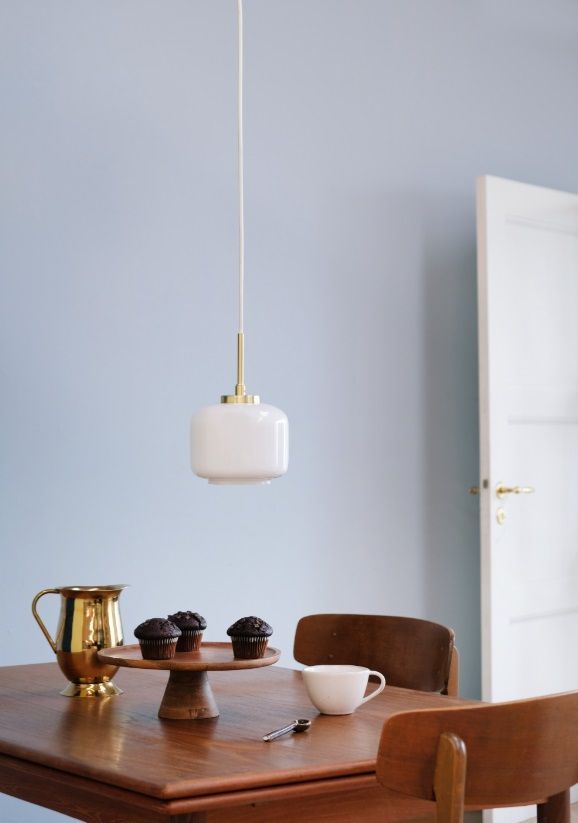 Wisząca lampa Arp D15 z mosiądzu w złotym odcieniu marki Dyberg Larsen