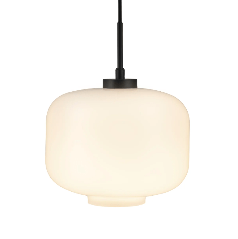 Wisząca lampa Arp D30 w kolorze czarnym z opalowym szkłem