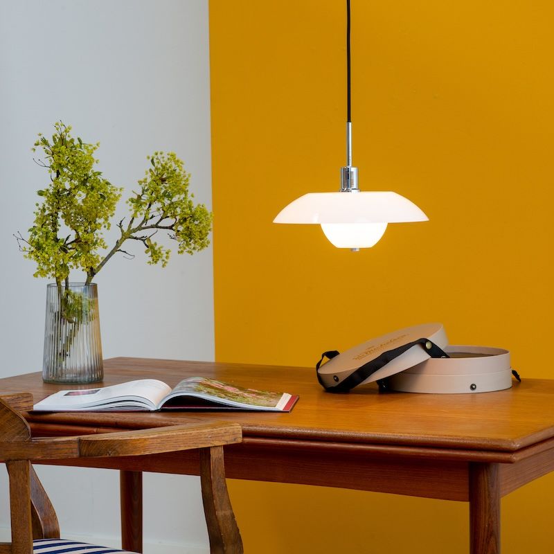 Wisząca lampa Bergen Dyberg Larsen w srebrno-białym kolorze