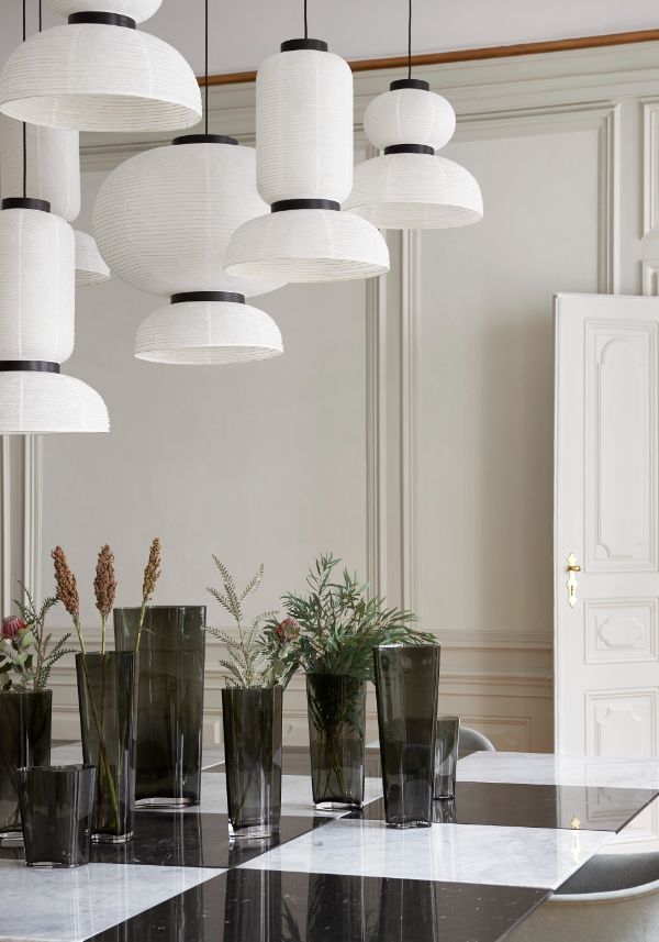 Wisząca lampa Formakami JH4 inspirowana japońskim lampionem w stylu japandi