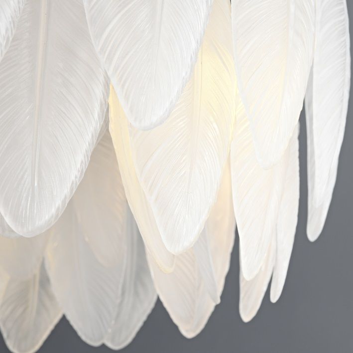 Wisząca lampa Piuma Long z szklanymi kryształami w formie piór