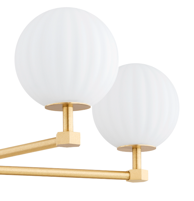 Złoty mosiężny żyrandol Paloma z białymi, ryflowanymi kloszami w kształcie kul