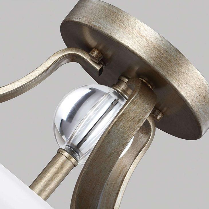 Złoty półplafon Evington z dekoracyjną opalową kulą