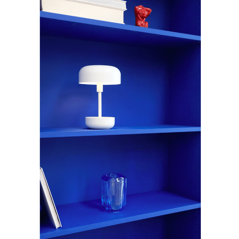 Akumulatorowa lampa stołowa Haipot LED w białym kolorze, z portem USB i klasą ochrony IP44