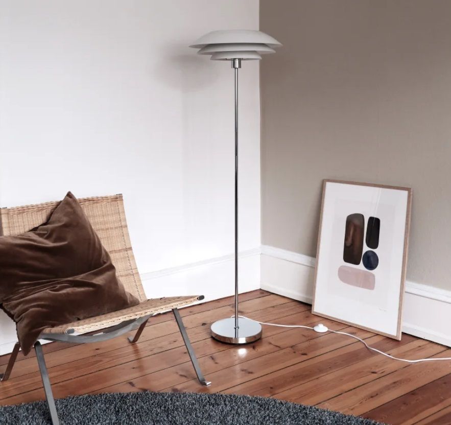 Biało-srebrna lampa podłogowa DL45 w skandynawskim stylu