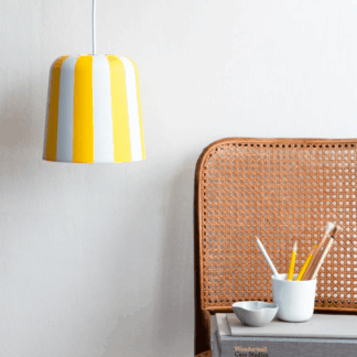 dekoracyjna-wiszaca-lampa-gry-fager-20-w-zoltym-kolorze-od-dyberg-larsen