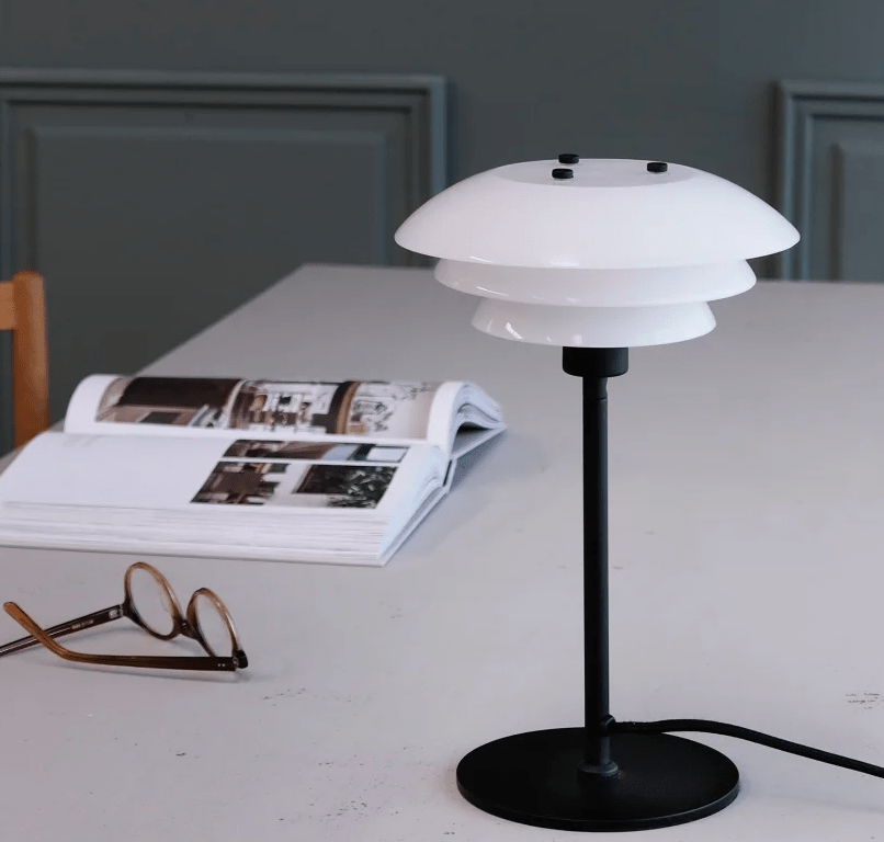 Duńska nocna lampka Morph 20 do sypialni ze szklanym kloszem