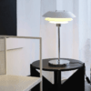 duza-lampa-stolowa-przeznaczona-na-stolik-do-salonu-dl31