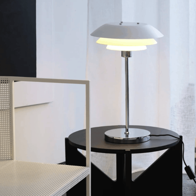 duza-lampa-stolowa-przeznaczona-na-stolik-do-salonu-dl31