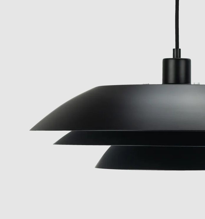 Duża wisząca lampa DL45 w kolorze czarnym od duńskiej marki Dyberg Larsen