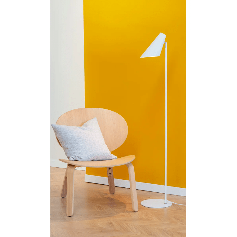 Elegancka biała lampa stojąca Cale z srebrnym akcentem