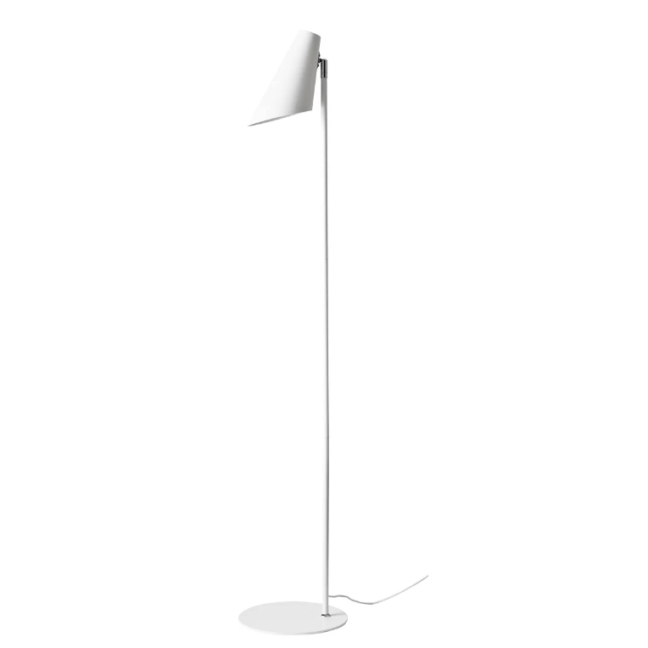 elegancka-biala-lampa-stojaca-cale-z-srebrnym-akcentem