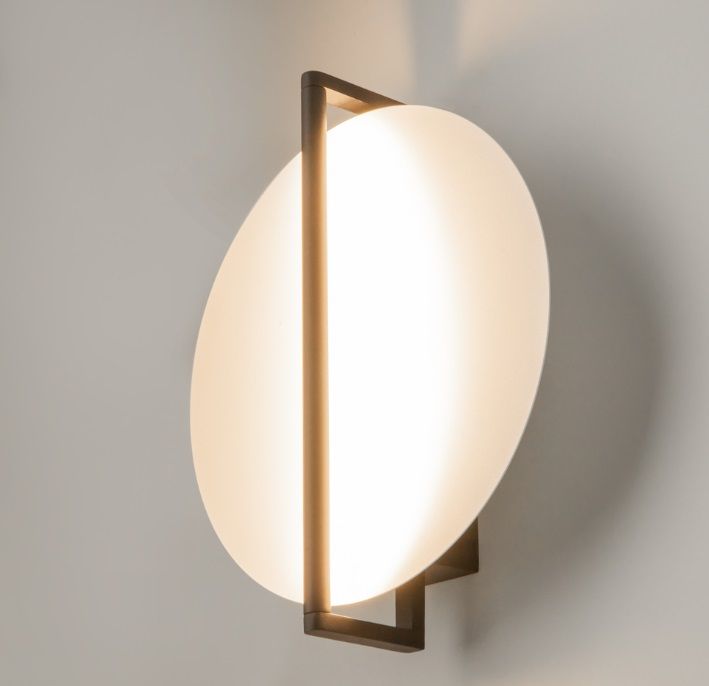 Czarny kinkiet ścienny Mira z pionowym oświetleniem LED