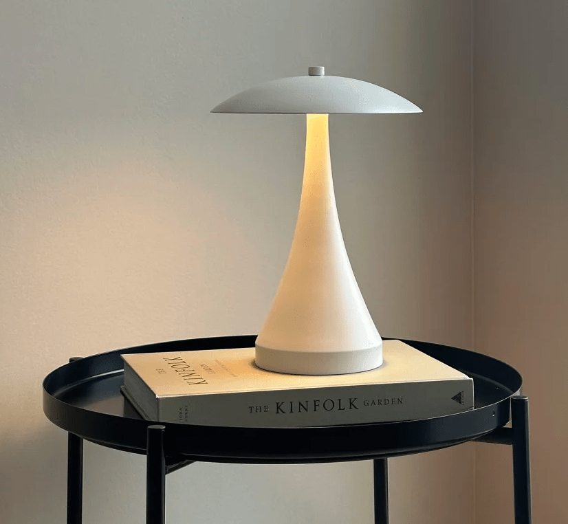 Mobilna biała lampka stołowa Vienna LED z możliwością ładowania przez USB