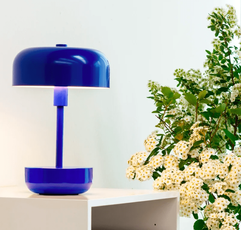Niebieska lampka nocna Haipot LED z akumulatorem i ładowaniem USB, odporna na wilgoć dzięki klasie ochrony IP44