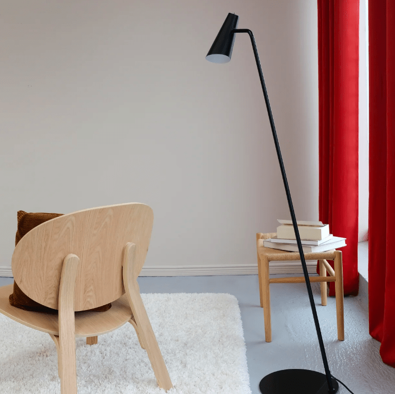 Nowoczesna lampa podłogowa Noa z włącznikiem umieszczonym w kloszu